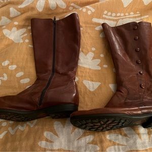 Born boots size 8.5 great condition.